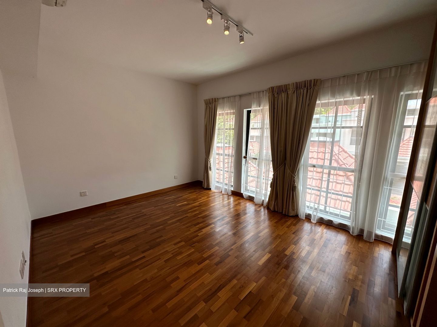 Lloyd Road (D9), Condominium #545499241